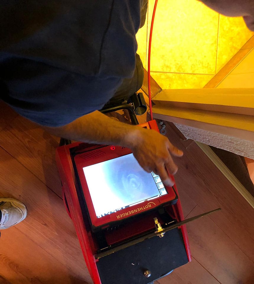 De Camera inspectie wordt gebruikt om verstoppingen in het riool te detecteren