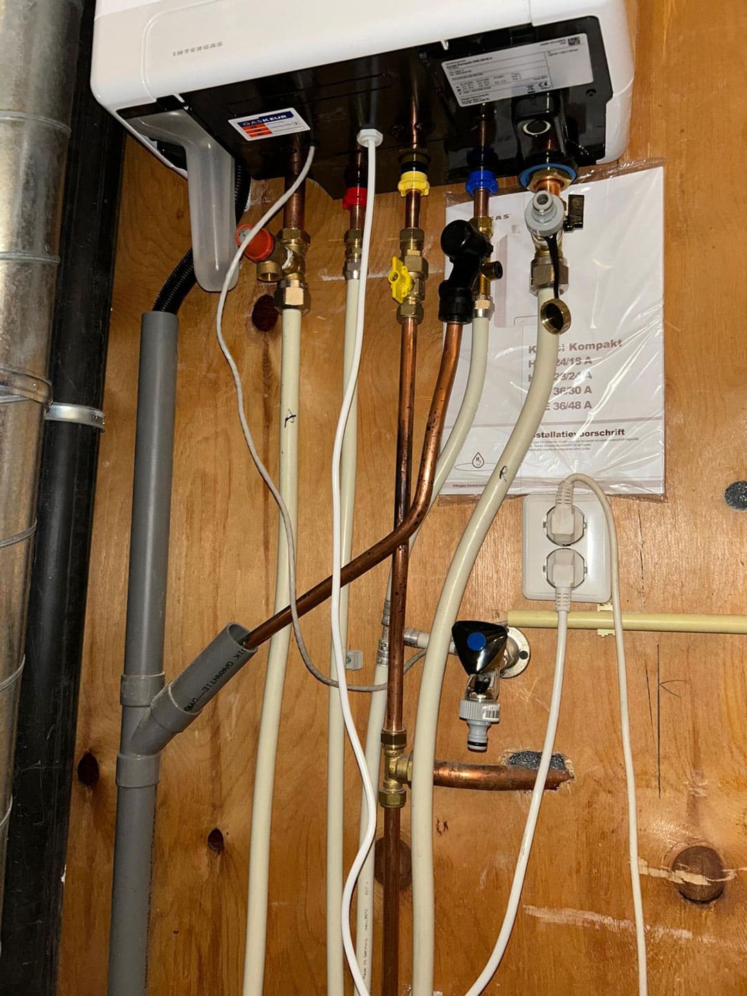 cv-ketel inspectie aansluitingen controle gas en waterleidingen